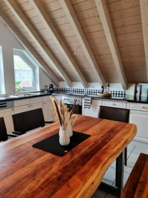 Dachgeschosswohnung im Grünen